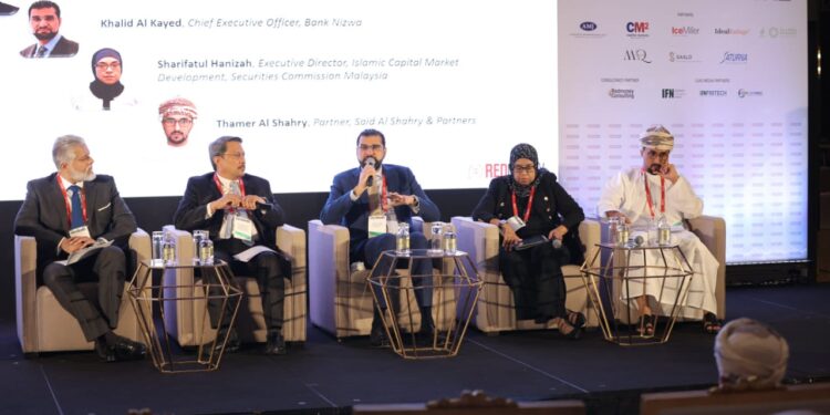 بنك نزوى يتوّج بعدة جوائز مرموقة في ندوة أخبار الصيرفة الإسلامية 1 بنك نزوى يتوّج بعدة جوائز مرموقة في ندوة أخبار الصيرفة الإسلامية