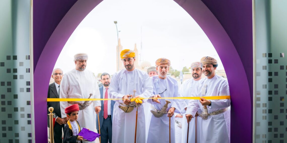 بنك نزوى يواصل تعزيز انتشار شبكة فروعه في السلطنة بافتتاح فرعه الجديد في ولاية صحم 1 بنك نزوى يواصل تعزيز انتشار شبكة فروعه في السلطنة بافتتاح فرعه الجديد في ولاية صحم