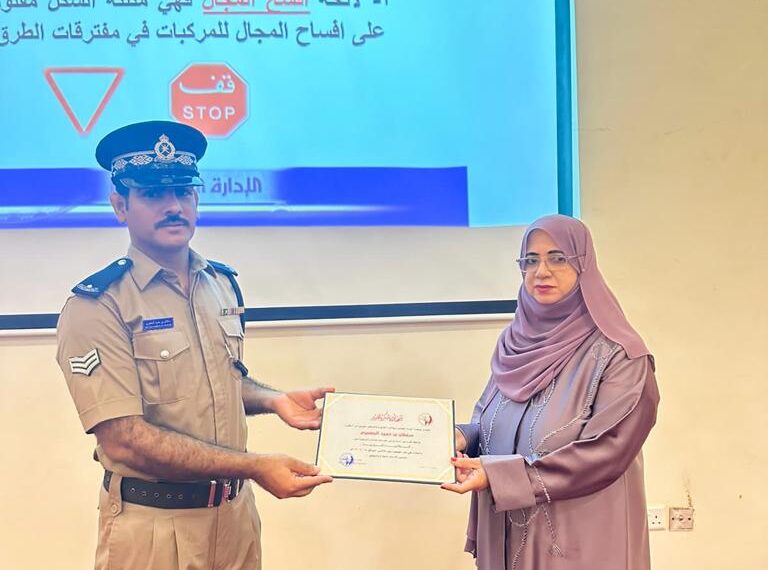 جمعية المرأة العمانية بالخابورة تنفذ محاضرة توعية عن السلامة المرورية 1 جمعية المرأة العمانية بالخابورة تنفذ محاضرة توعية عن السلامة المرورية