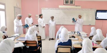 مدير عام المديرية العامة لتطوير المناهج يزور مدرستي كعب بن برشة وحليمة السعدية