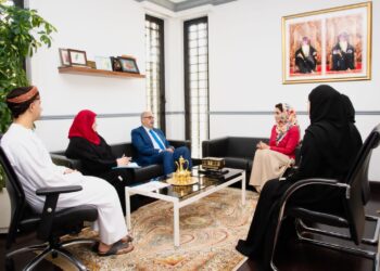 ممثل منظمة الصحة العالمية يزور جامعة السلطان قابوس