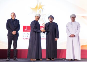 الرئيس التنفيذي لصحار الدولي الفاضل أحمد المسلمي يتوج بلقب “الرئيس التنفيذي للعام”