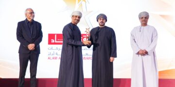 الرئيس التنفيذي لصحار الدولي الفاضل أحمد المسلمي يتوج بلقب “الرئيس التنفيذي للعام”