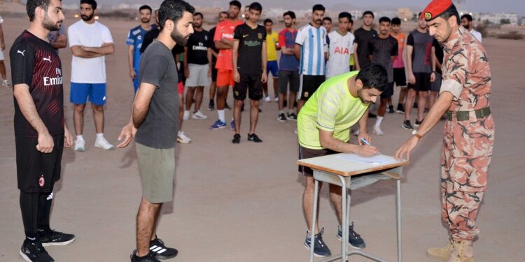 رئاسة أركان قوات السلطان المسلحة تباشر تنفيذ إجراءات التجنيد لعدد من المواطنين