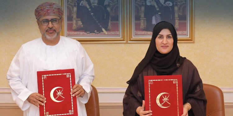 وزارة العمل توقع برنامج تعاون لتأهيل و تدريب 620 باحثًا عن عمل في المجال الطبي 1 وزارة العمل توقع برنامج تعاون لتأهيل و تدريب 620 باحثًا عن عمل في المجال الطبي