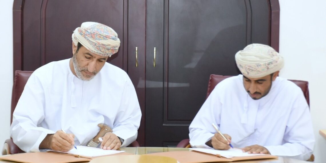 التوقيع على اتفاقيتين لتنفيذ مشروعات إنشائية بولاية صحار 1 التوقيع على اتفاقيتين لتنفيذ مشروعات إنشائية بولاية صحار