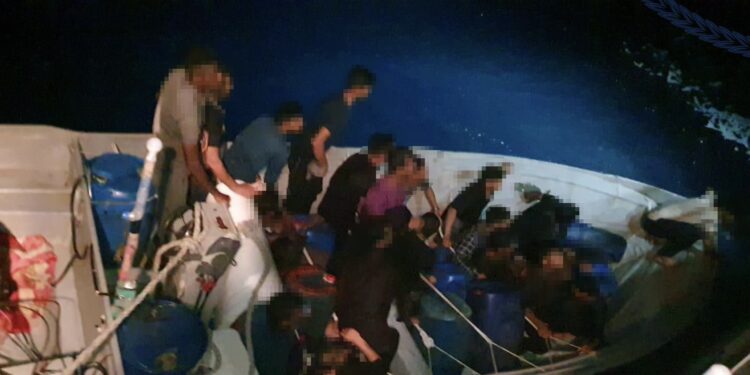 ضبط 22 متسللًا حاولوا الدخول إلى البلاد بطريقة غير مشروعة