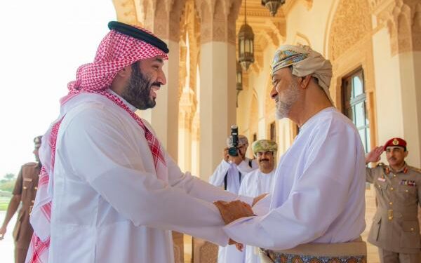 بالصور.. جلالة السلطان يستقبل ولي عهد السعودية بقصر البركة 1 بالصور.. جلالة السلطان يستقبل ولي عهد السعودية بقصر البركة