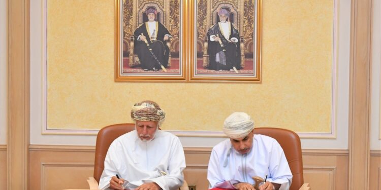 وزارة الصحة توقّع على اتفاقية تدريب مع جامعة ظفار