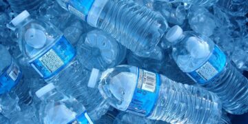 اتلاف ١٤٥٦٨ قنينة مياه لاحتوائها على شوائب بالخابورة