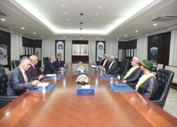 سلطنة عُمان وتونس تبحثان تعزيز التعاون الاقتصادي والاستثماري المشترك