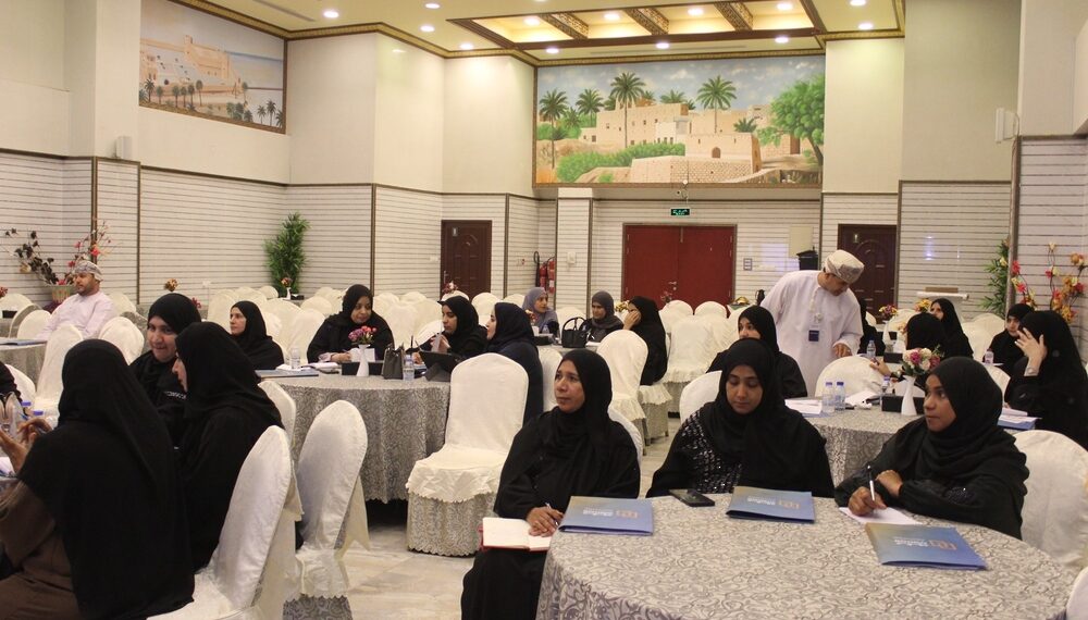 إدارة تنمية المؤسسات الصغيرة والمتوسطة بمحافظة الداخلية تنظم عددًا من البرامج التدريبية