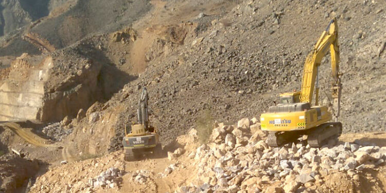 بدء تنفيذ الأعمال المتبقية من مشروع طريق (محلاح – غبرة الطام -إسماعية) بولاية دماء والطائيين