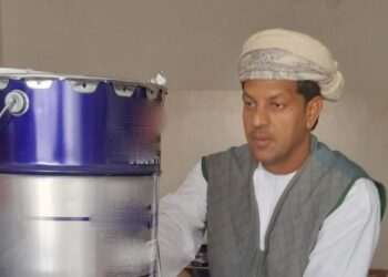 ضبط أكثر من 440 علبة أصباغ منتهية الصلاحية في مسقط