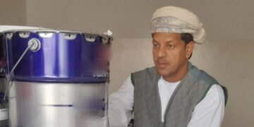 ضبط أكثر من 440 علبة أصباغ منتهية الصلاحية في مسقط