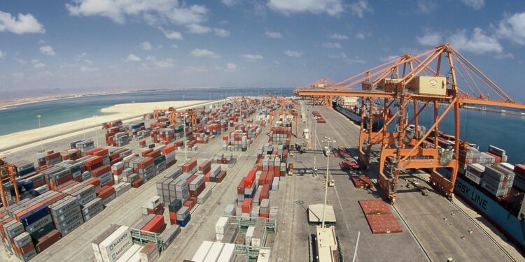 9.5 بالمائة انخفاضًا بالناتج المحلي الإجمالي لسلطنة عُمان بالأسعار الجارية 1 9.5 بالمائة انخفاضًا بالناتج المحلي الإجمالي لسلطنة عُمان بالأسعار الجارية