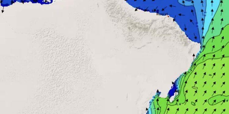 تنبيه بإرتفاع موج البحر على سواحل سلطنة عمان