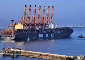 وكالة فيتش ترفع التصنيف الائتماني لسلطنة عُمان إلى “BB+” مع نظرة مستقبلية مستقرة