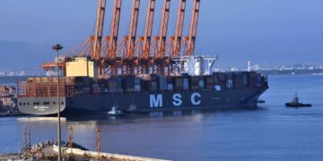 وكالة فيتش ترفع التصنيف الائتماني لسلطنة عُمان إلى “BB+” مع نظرة مستقبلية مستقرة