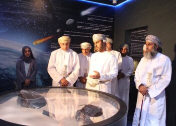 وزارة التراث والسياحة تفتتح “معرض النيازك في سلطنة عُمان” بولاية نزوى