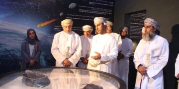 وزارة التراث والسياحة تفتتح “معرض النيازك في سلطنة عُمان” بولاية نزوى
