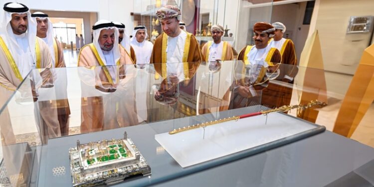 حاكمُ إمارة الشارقة يزور المتحف الوطني 1 حاكمُ إمارة الشارقة يزور المتحف الوطني