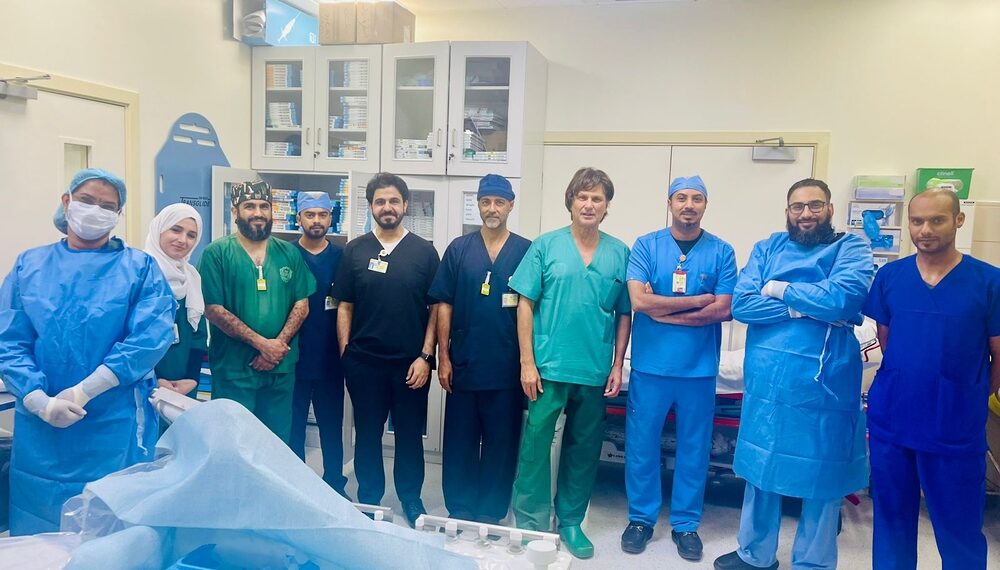 مستشفى جامعة السلطان قابوس يحقق نجاحًا في علاج فتح الشرايين المتكلسة والمسدودة
