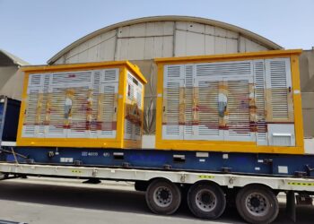 مصنع الاتحادية للمحولات الكهربائية بالسلطنة يعلن عن تسليم أول دفعة من المحطات المدمجة “لـكهرماء” القطرية