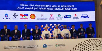 الشركة العمانية للغاز الطبيعي المسال توقع اتفاقيات المساهمين وتوريد الغاز