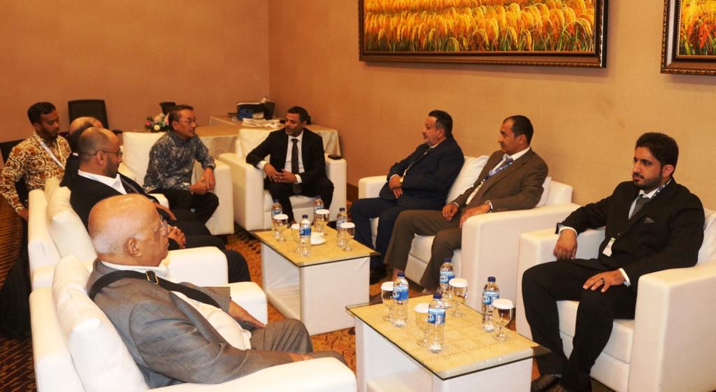 وفد رجال أعمال محافظتي ظفار والداخلية يجتمعون برجال الأعمال الإندونيسيين 2 387f72cf 31ad 4136 9771 c7b7420b3b52