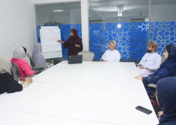 بنك مسقط يفتخر بعمل و بدور الموظفات في مسيرة النجاح والريادة