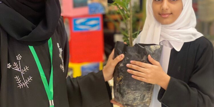 فريق كُلُّنا ينظم معرضًا بيئيًا