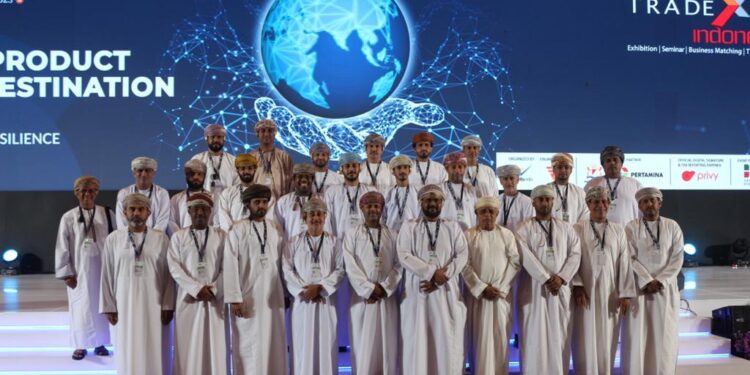 وفد رجال أعمال الداخلية وظفار يشاركون في فعاليات معرض إندونيسيا التجاري الدولي الثامن والثلاثون 1 وفد رجال أعمال الداخلية وظفار يشاركون في فعاليات معرض إندونيسيا التجاري الدولي الثامن والثلاثون