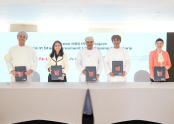 التوقيع على إتفاقية إجراء دراسة مشتركة لإنشاء محطة التزود بوقود الهيدروجين الأخضر بين وزارة النقل و أوكيو النفط العمانية للتسويق واسياد ومجموعة إيرليكيد