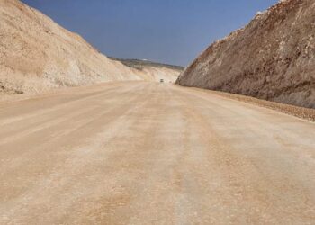 46 بالمائة نسبة إنجاز مشروع تصميم وتنفيذ أعمال تثبيت الميول بطريق (أرجوت – صرفيت) بولاية ضلكوت