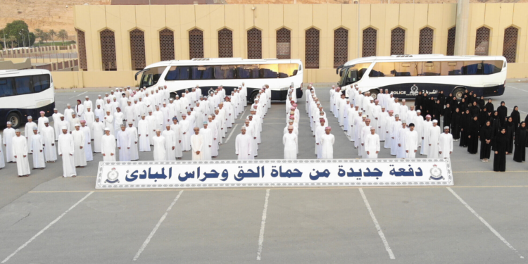 شرطة عمان السلطانية توظف دفعة جديدة من المواطنين و المواطنات