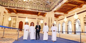 وزير الإعلام اللبناني يزور جامع السُّلطان قابوس الأكبر