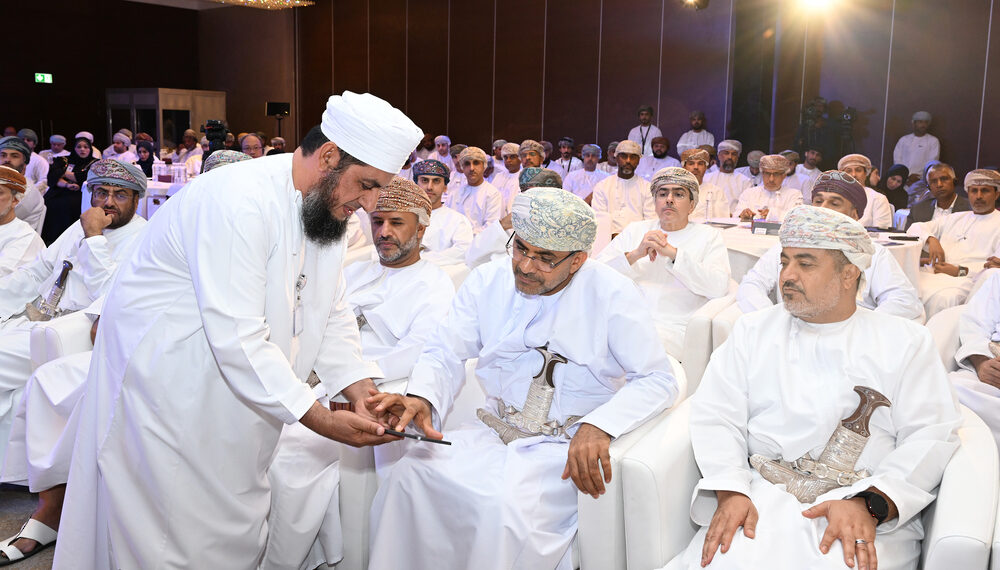 “ النقل والاتصالات “ تشهر البرنامج التنفيذي لمركز عُمان للوجستيات 1 “ النقل والاتصالات “ تشهر البرنامج التنفيذي لمركز عُمان للوجستيات