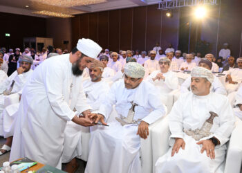 “ النقل والاتصالات “ تشهر البرنامج التنفيذي لمركز عُمان للوجستيات