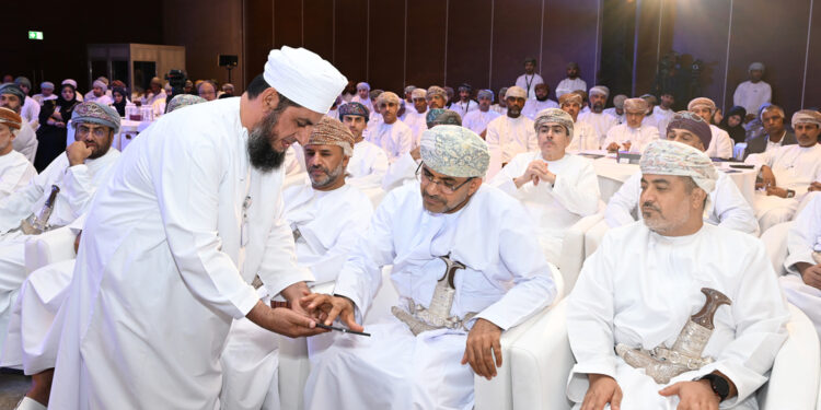 “ النقل والاتصالات “ تشهر البرنامج التنفيذي لمركز عُمان للوجستيات