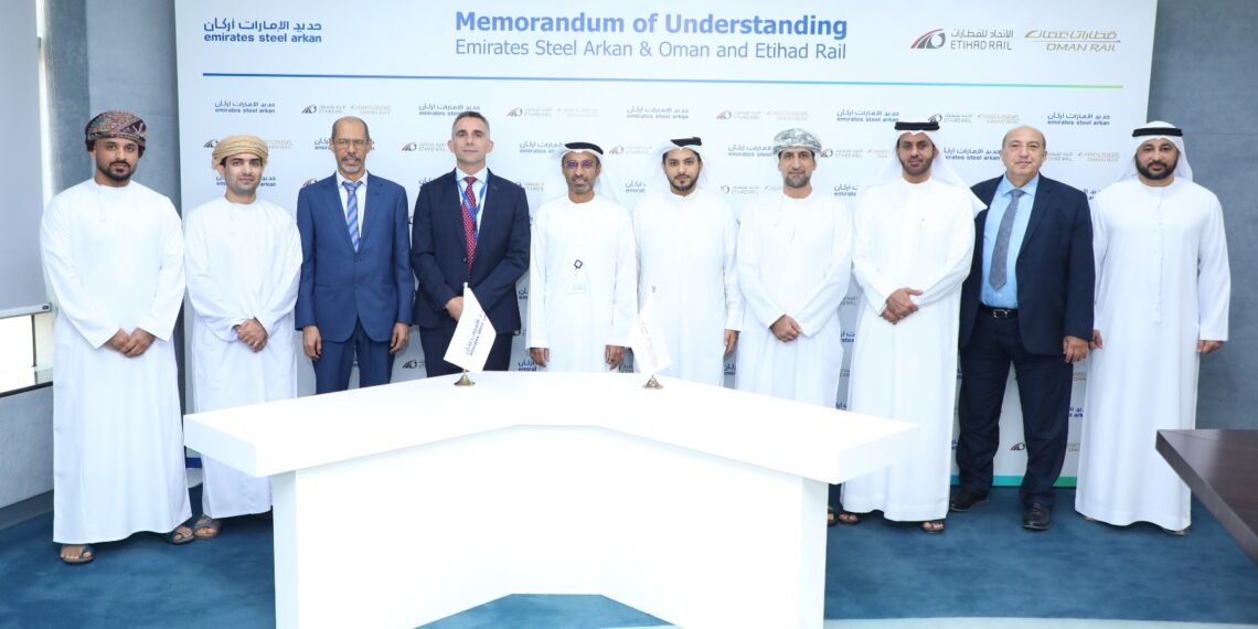 توقيع مذكرة تفاهم لنقل الحجر الجيري الخام من سلطنة عُمان إلى دولة الإمارات 1 توقيع مذكرة تفاهم لنقل الحجر الجيري الخام من سلطنة عُمان إلى دولة الإمارات