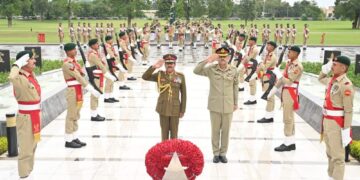 قائد الجيش السُّلطاني العُماني يلتقي بمسؤولين عسكريين من باكستان