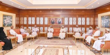 وزير الداخلية يلتقي رئيس وأعضاء اللجنة العليا لانتخاب أعضاء مجلس الشورى