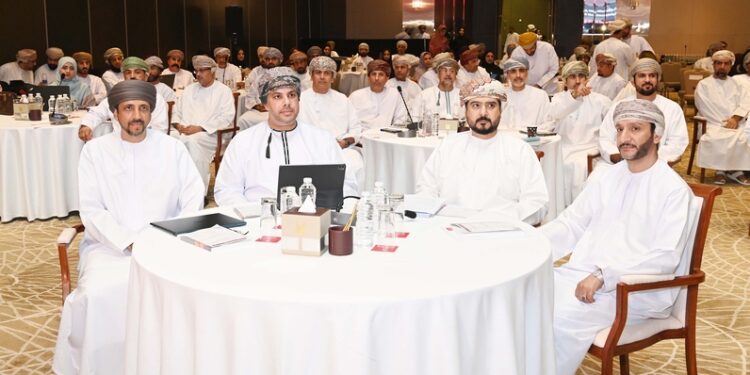 لقاء مشترك بين وزارة التجارة والصناعة وترويج الاستثمار والمحافظين لتنمية البيئة الاستثمارية في المحافظات 1 لقاء مشترك بين وزارة التجارة والصناعة وترويج الاستثمار والمحافظين لتنمية البيئة الاستثمارية في المحافظات