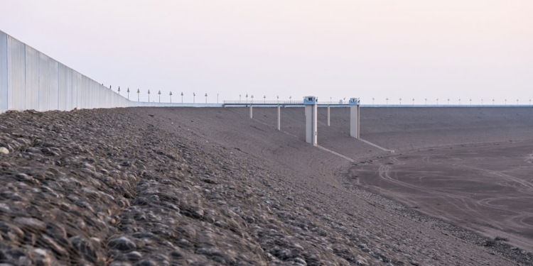 موارد المياه بمحافظة ظفار تؤكد جاهزية وكفاءة السدود في صلالة