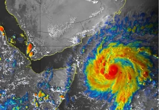 الحالة المدارية ⁧‫”تيج‬⁩ “ تتعمق إلى إعصار مداري من الدرجة الثالثة