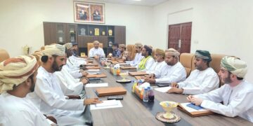 اجتماعات لمناقشة الاستعدادات والجاهزية للحالة المدارية في جميع ولايات محافظة ظفار