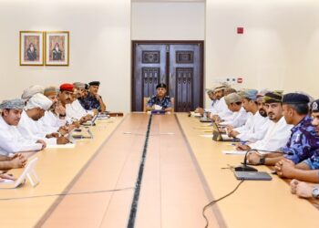 اللجنة الفرعية لإدارة الحالات الطارئة بمحافظة ظفار تؤكد جاهزية كل القطاعات للحد من تأثير الحالة المدارية “تيج”