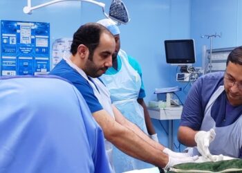 الأطقم الطبية المساندة في محافظة ظفار تقدم الخدمات العلاجية