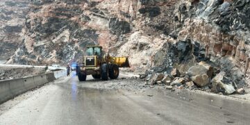 العمل جارٍ لإعادة بعض الخدمات الأساسية المتأثرة جرّاء الحالة المدارية “تيج” بمحافظة ظفار